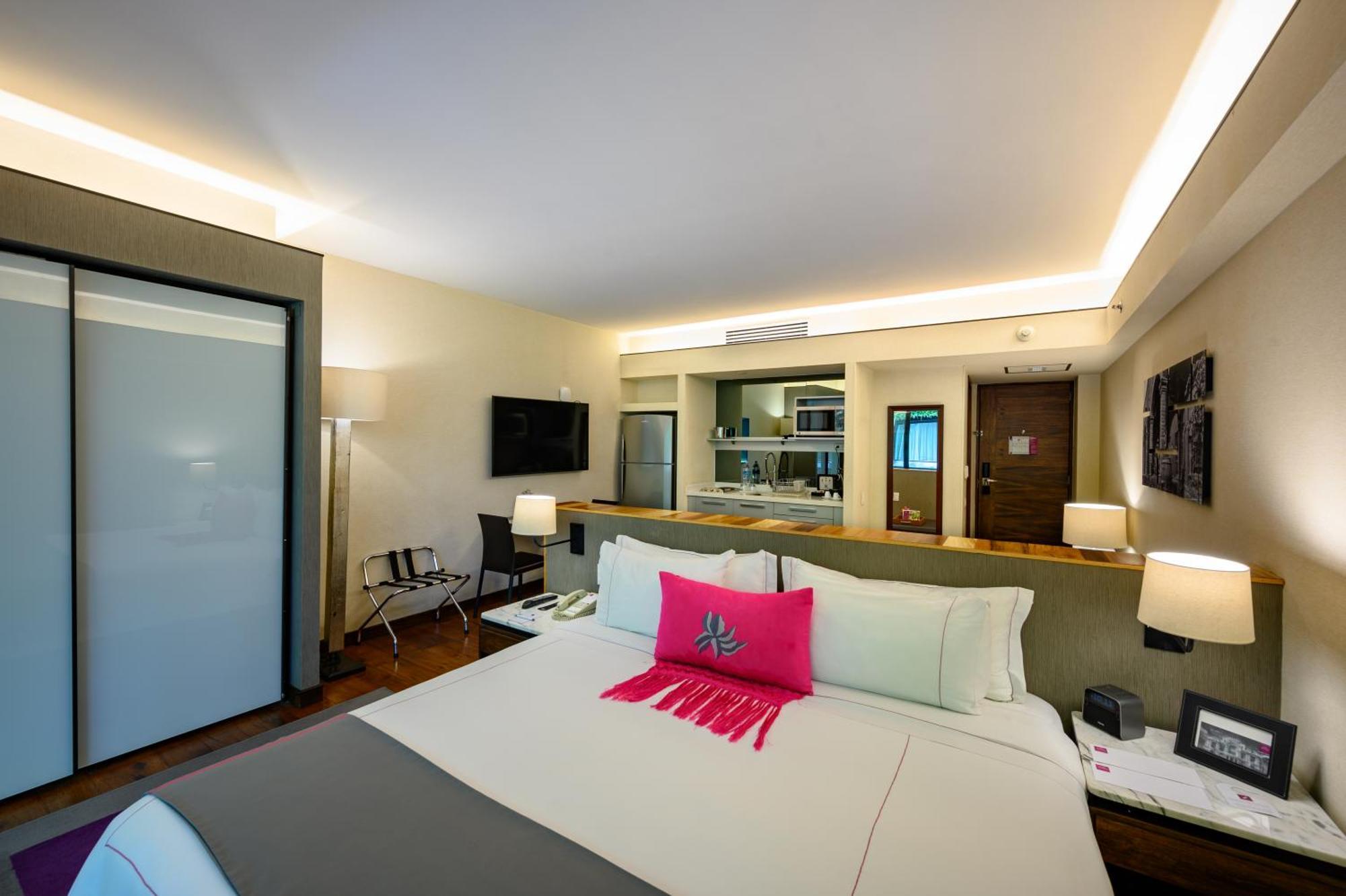 Las Suites Campos Eliseos Μεξικό Εξωτερικό φωτογραφία